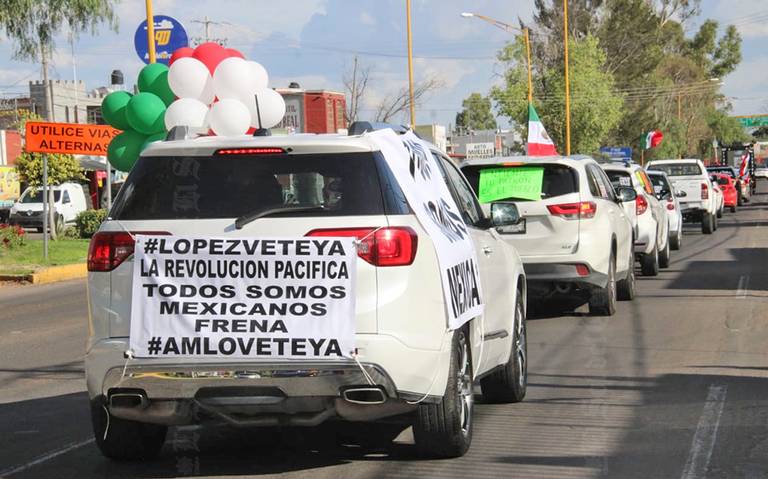 Video Tocan claxon contra AMLO en la cuarta caravana vehicular